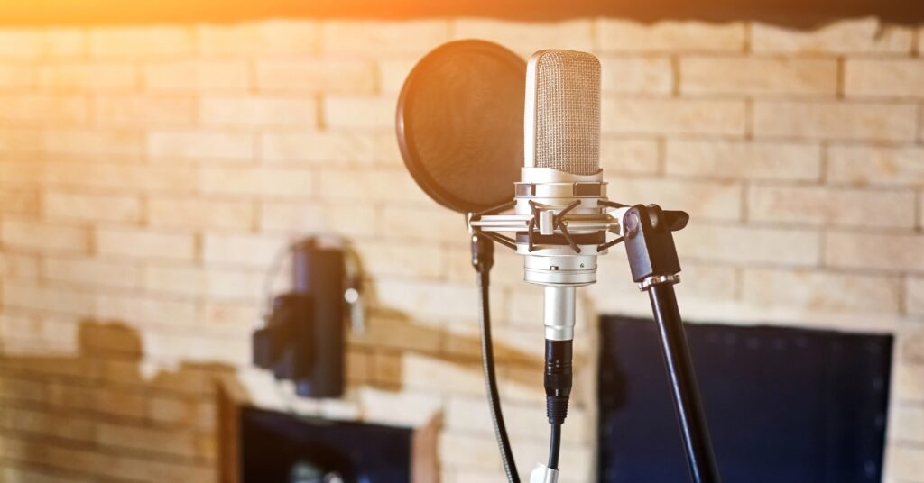 Pop filter attached a stand in front of a mic.